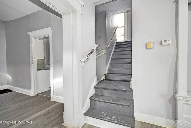 646 S 35th St, Louisville, KY 40211