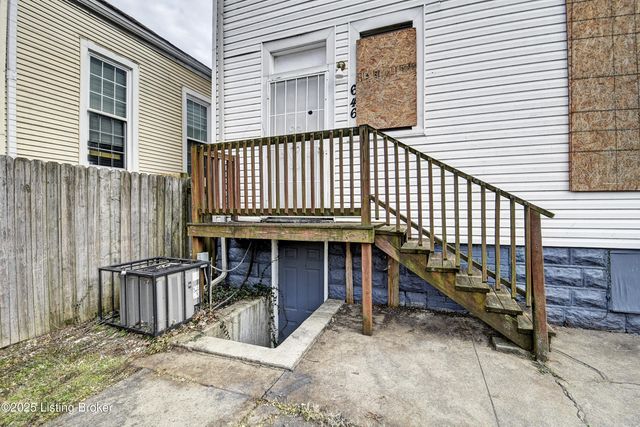 646 S 35th St, Louisville, KY 40211