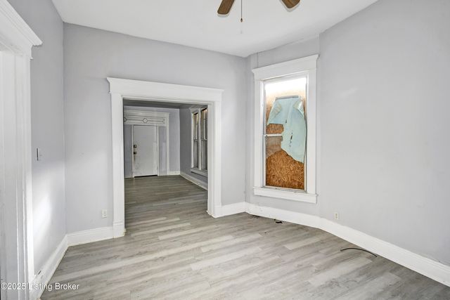 646 S 35th St, Louisville, KY 40211