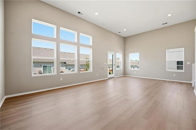 1432 S 4th Street E, Louisburg, KS 66053