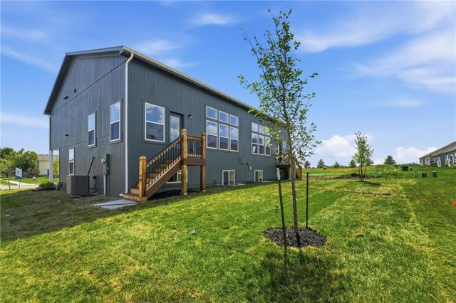 1432 S 4th Street E, Louisburg, KS 66053