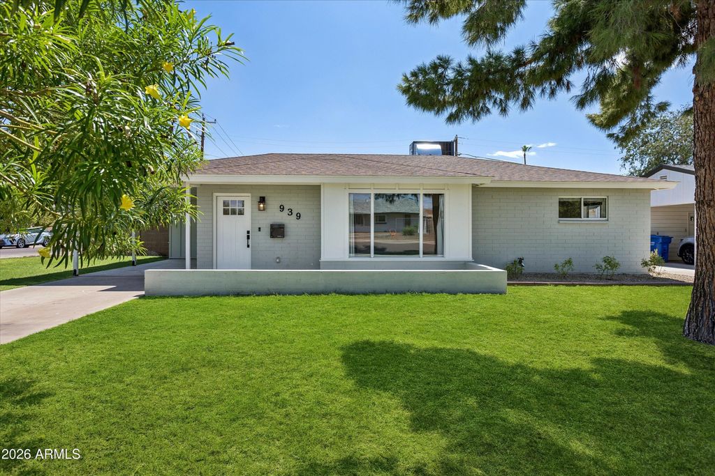 939 E BERRIDGE Lane, Phoenix, AZ 85014 — exterior