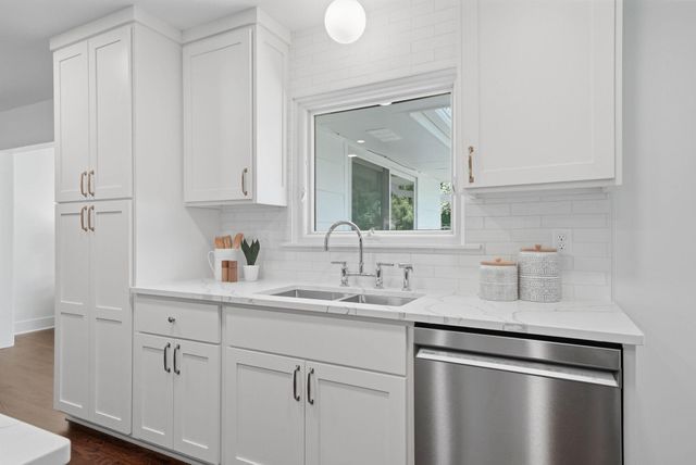6516 Sherwood Avenue, Edina, MN 55435