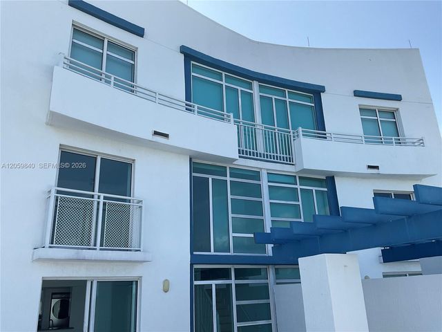 7600 Collins Avenue 1008, Miami Beach, FL 33141