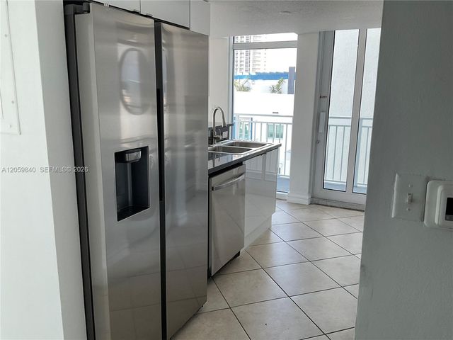 7600 Collins Avenue 1008, Miami Beach, FL 33141