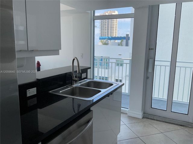7600 Collins Avenue 1008, Miami Beach, FL 33141