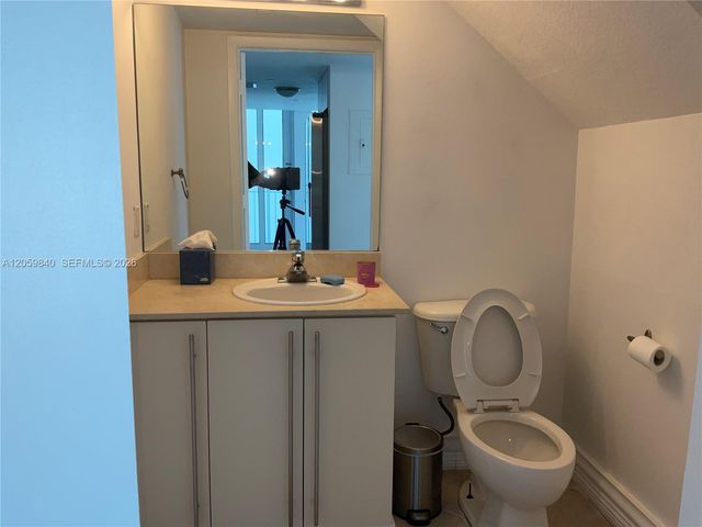 7600 Collins Avenue 1008, Miami Beach, FL 33141