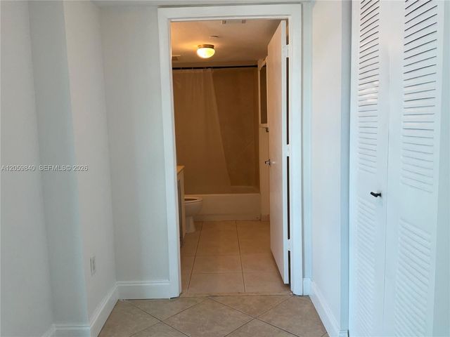 7600 Collins Avenue 1008, Miami Beach, FL 33141