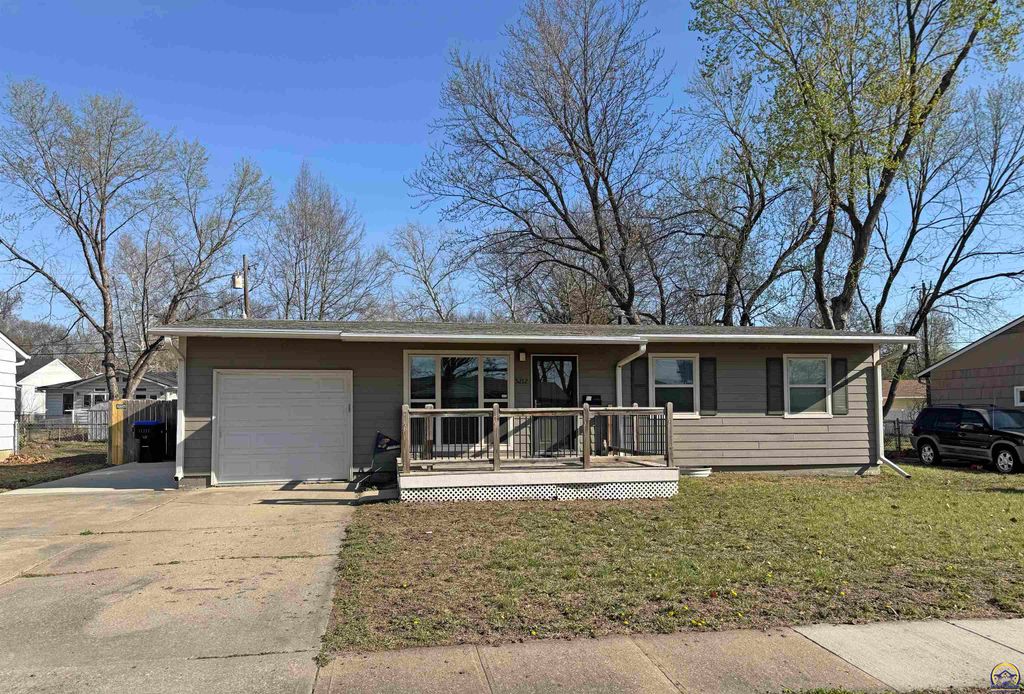 5212 SW 28th ST, Topeka, KS 66614