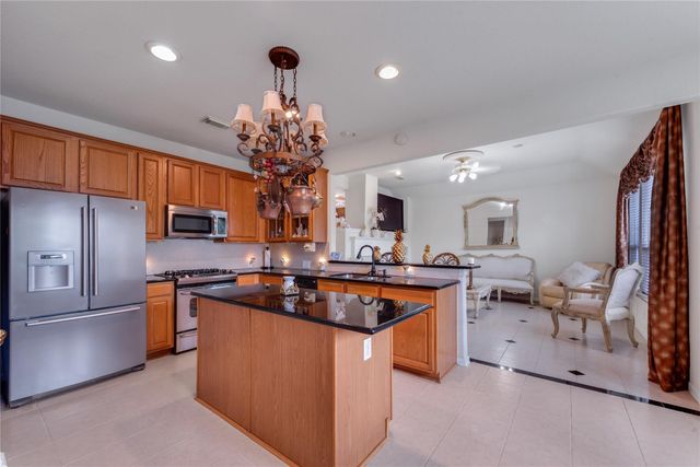 12615 Taylorwood Ln, Houston, TX 77070