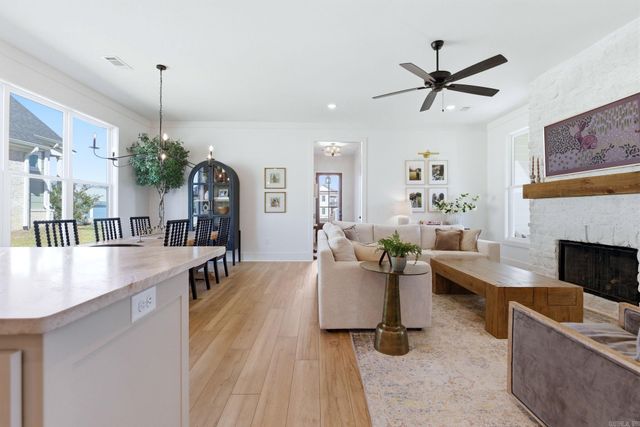 11 W Citron, Bryant, AR 72022