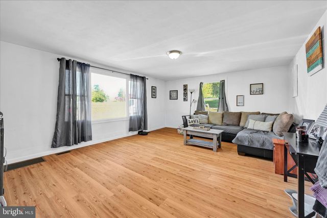 1955 S FORGE RD, Palmyra, PA 17078