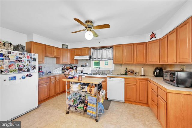 1955 S FORGE RD, Palmyra, PA 17078