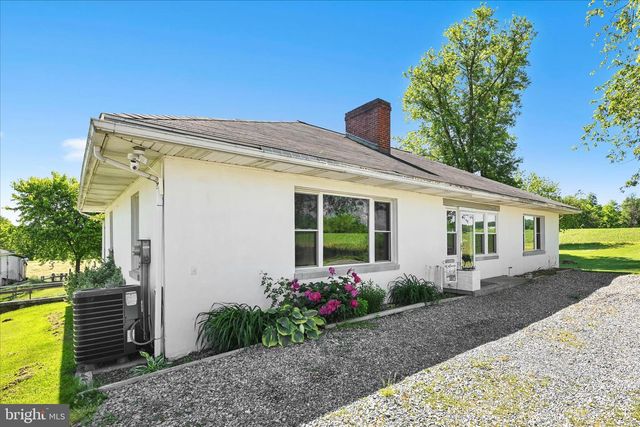 1955 S FORGE RD, Palmyra, PA 17078