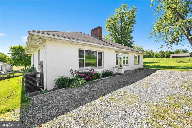 1955 S FORGE RD, Palmyra, PA 17078