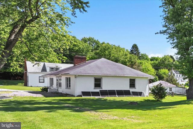 1955 S FORGE RD, Palmyra, PA 17078