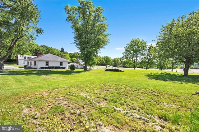 1955 S FORGE RD, Palmyra, PA 17078