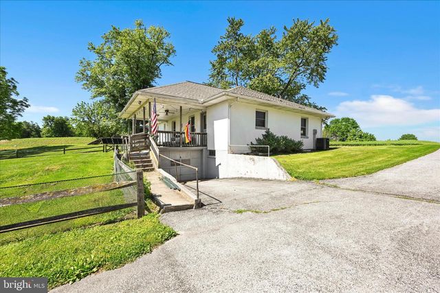 1955 S FORGE RD, Palmyra, PA 17078