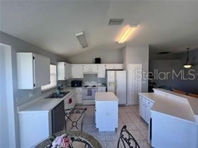 418 HENDERSON AVENUE, Seffner, FL 33584