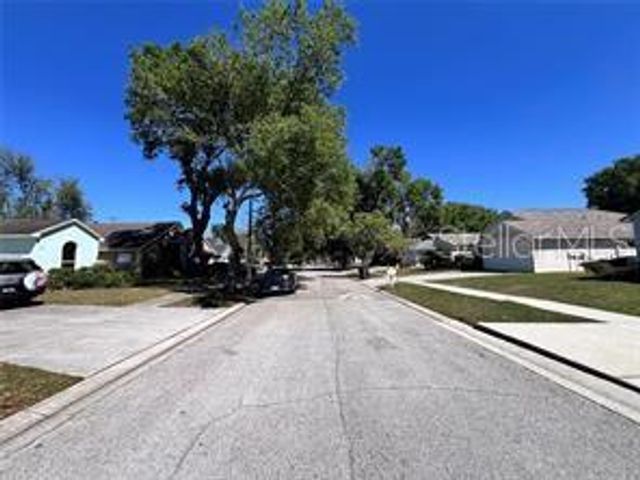 418 HENDERSON AVENUE, Seffner, FL 33584