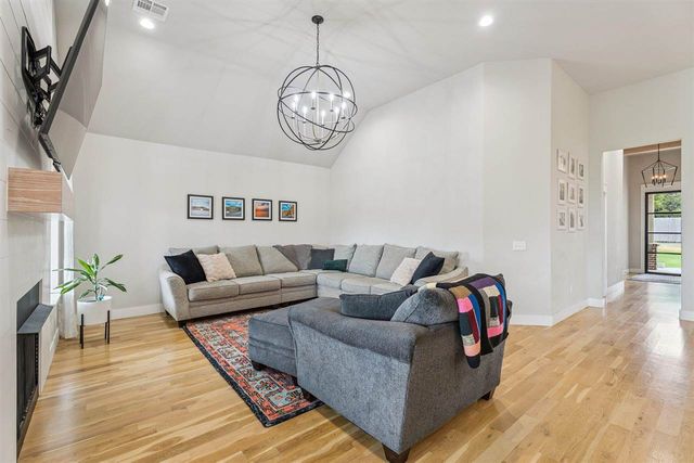 7590 NE Highland Hills Dr, Elgin, OK 73538