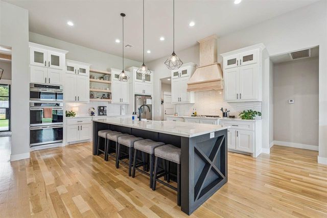 7590 NE Highland Hills Dr, Elgin, OK 73538