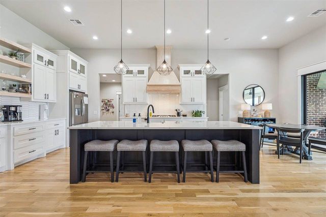 7590 NE Highland Hills Dr, Elgin, OK 73538