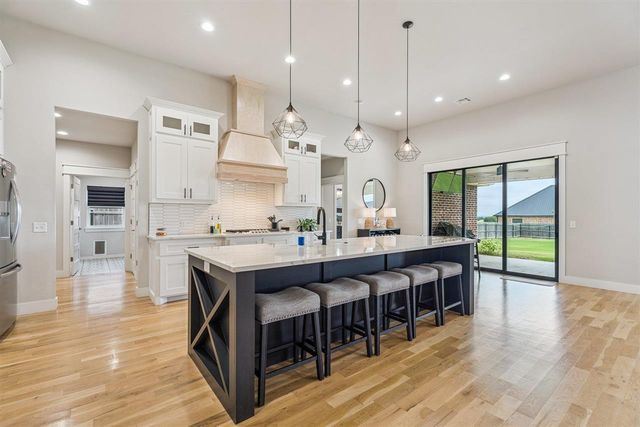 7590 NE Highland Hills Dr, Elgin, OK 73538