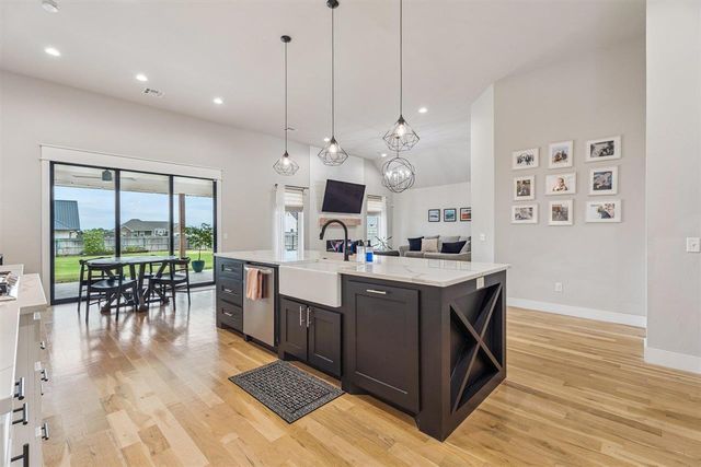 7590 NE Highland Hills Dr, Elgin, OK 73538