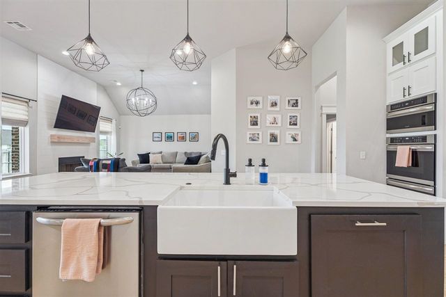 7590 NE Highland Hills Dr, Elgin, OK 73538