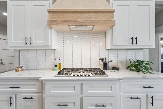 7590 NE Highland Hills Dr, Elgin, OK 73538