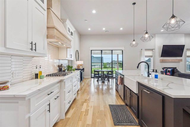 7590 NE Highland Hills Dr, Elgin, OK 73538