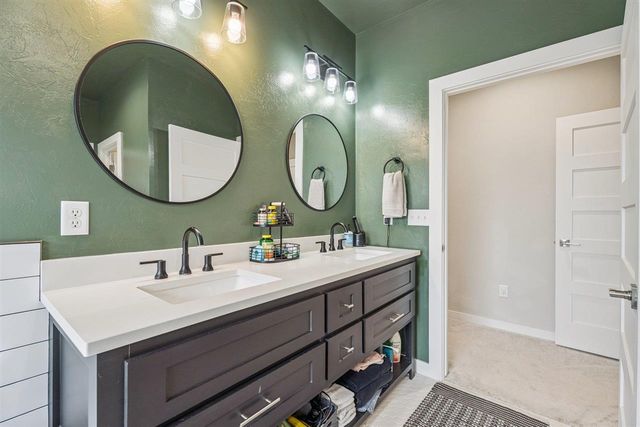 7590 NE Highland Hills Dr, Elgin, OK 73538