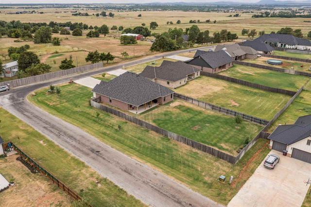 7590 NE Highland Hills Dr, Elgin, OK 73538