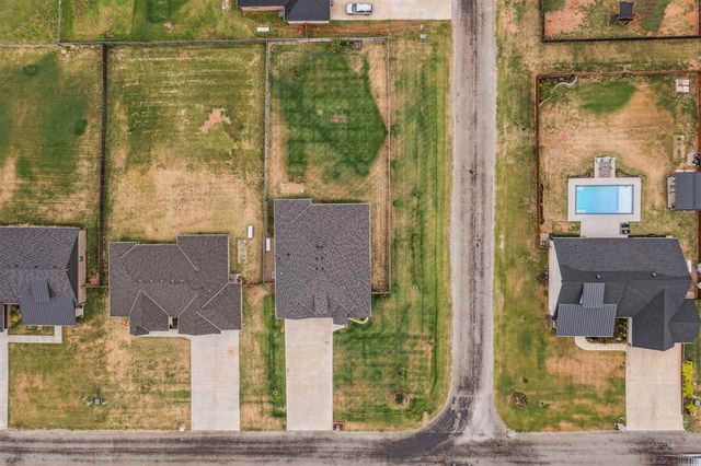 7590 NE Highland Hills Dr, Elgin, OK 73538