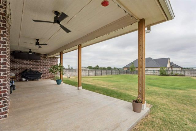 7590 NE Highland Hills Dr, Elgin, OK 73538