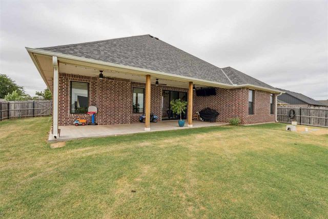 7590 NE Highland Hills Dr, Elgin, OK 73538