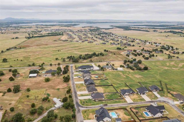 7590 NE Highland Hills Dr, Elgin, OK 73538