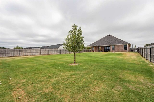 7590 NE Highland Hills Dr, Elgin, OK 73538