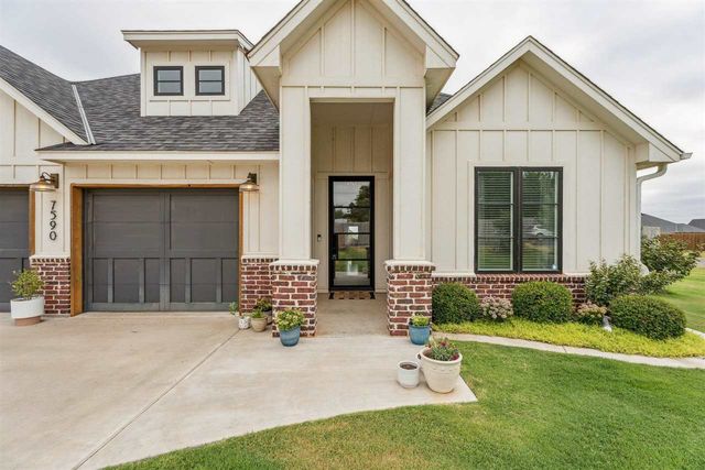 7590 NE Highland Hills Dr, Elgin, OK 73538