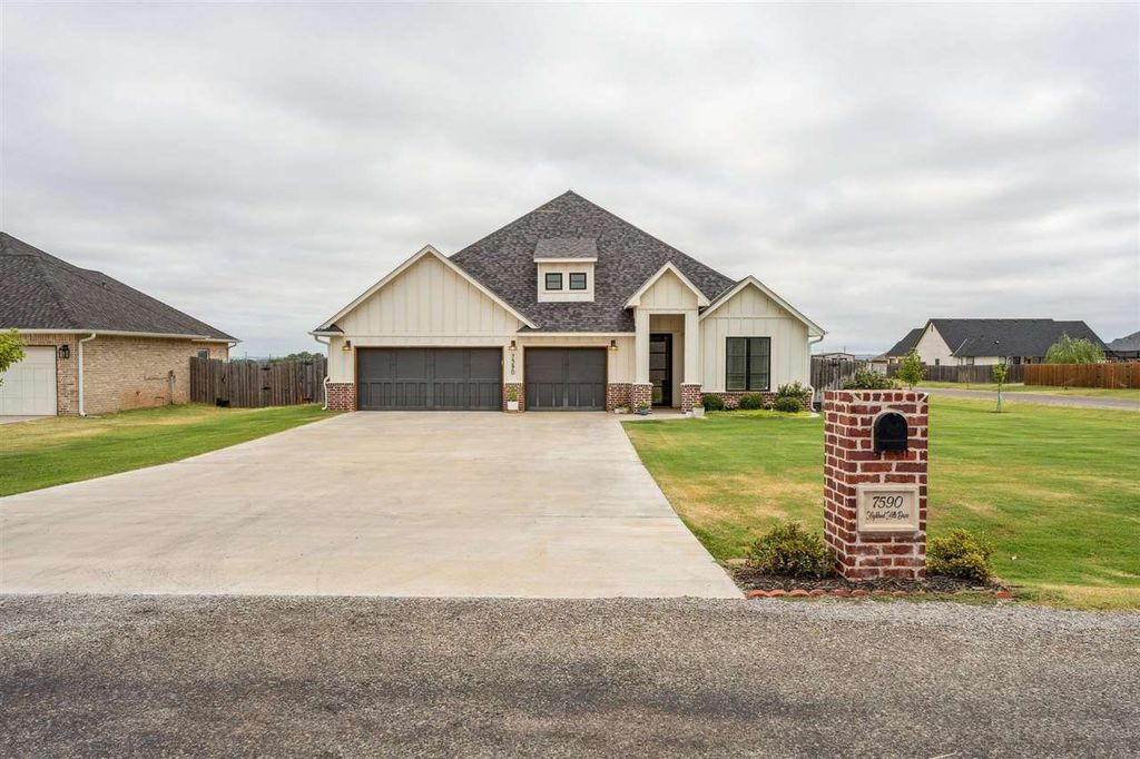 7590 NE Highland Hills Dr, Elgin, OK 73538