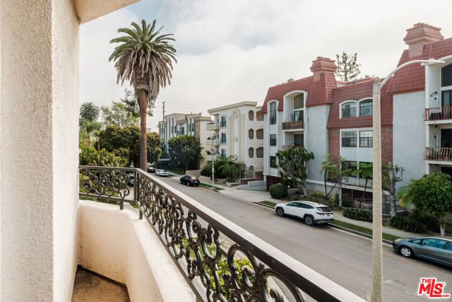 2030 S Bentley Avenue 200, Los Angeles, CA 90025