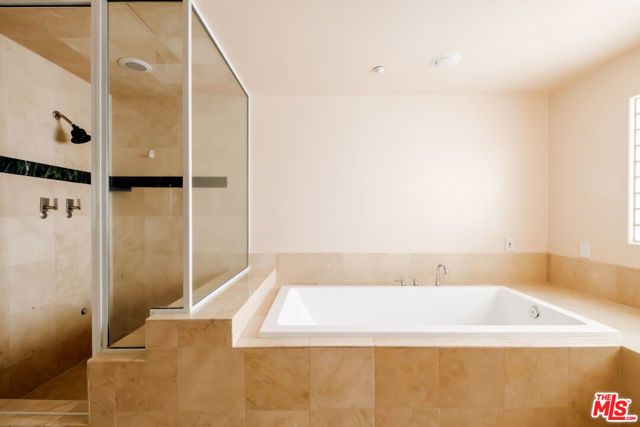 2030 S Bentley Avenue 200, Los Angeles, CA 90025