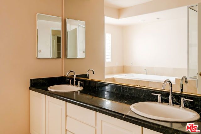 2030 S Bentley Avenue 200, Los Angeles, CA 90025