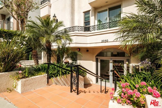 2030 S Bentley Avenue 200, Los Angeles, CA 90025