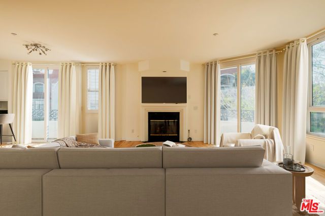 2030 S Bentley Avenue 200, Los Angeles, CA 90025