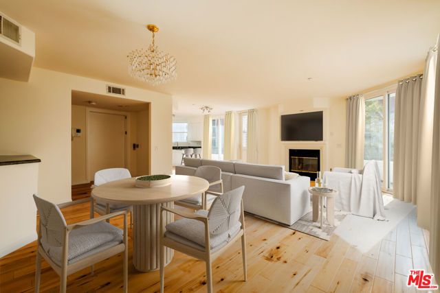 2030 S Bentley Avenue 200, Los Angeles, CA 90025