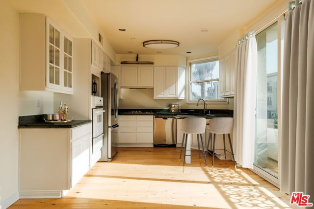 2030 S Bentley Avenue 200, Los Angeles, CA 90025