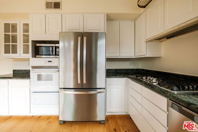 2030 S Bentley Avenue 200, Los Angeles, CA 90025