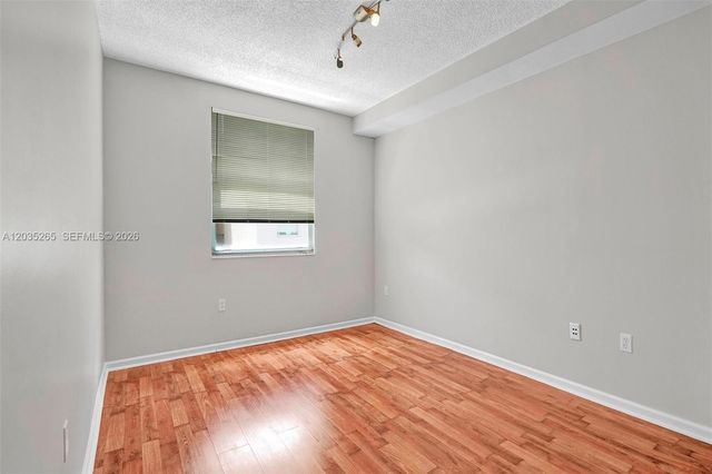 17150 N Bay Road 2802, Sunny Isles Beach, FL 33160